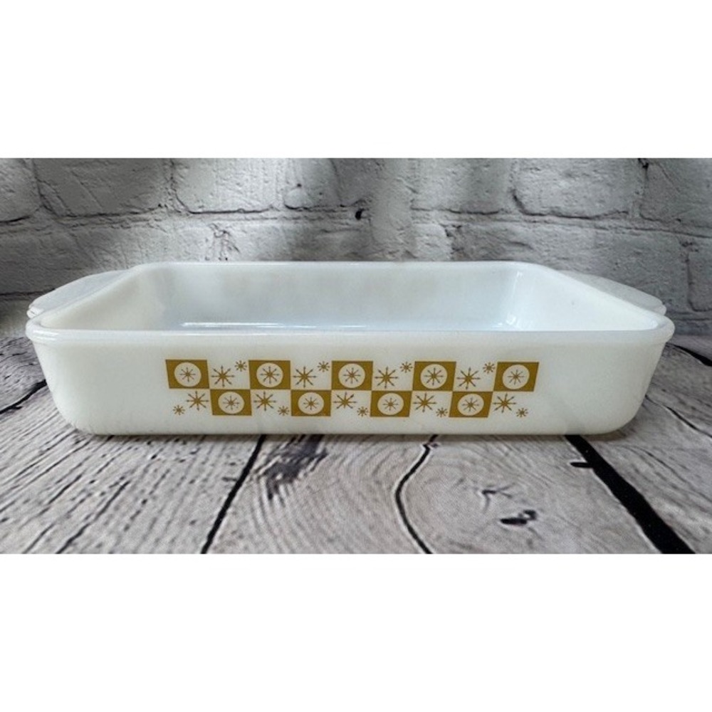 Fire King ANCHOR HOCKING‎ Casserole Dish Atomic Star Glow 7 X 12 Inch White Milk